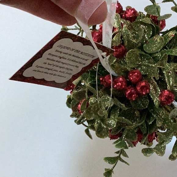 Christmas Mistletoe Kissing Krystals Holiday Hanging Ornament NWT - Picture 9 of 13